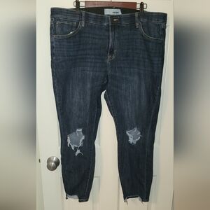 Sonoma Cropped Distressed